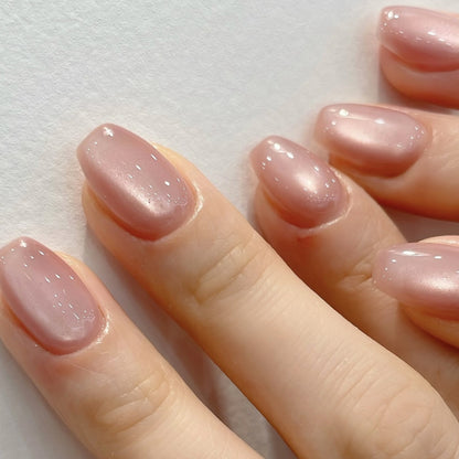 Kunstvolle Nagelkunst mit elegantem Schimmer Effekt Brehn