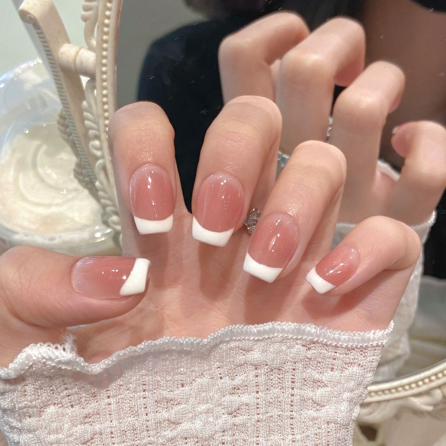 Elegantes französisches Tip Press-On Nail Design Brehn