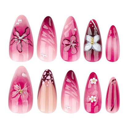 Kunstvolle Nagelverlängerungen mit floralen Details und Ombre-Effekt Brehn