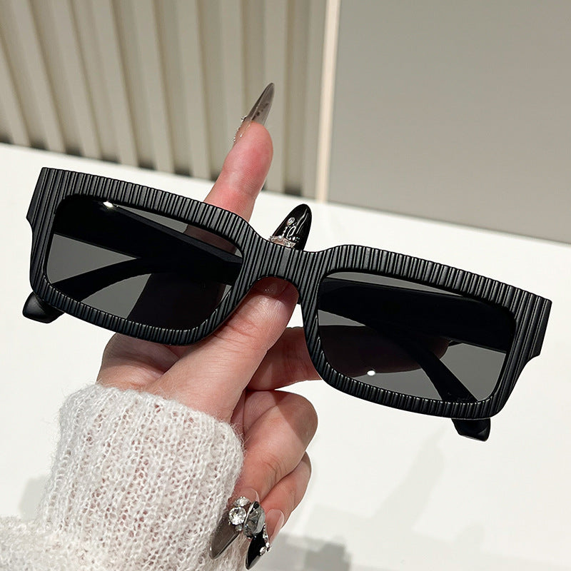 Damen stylische Sonnenbrille mit strukturiertem Rahmen Brehn