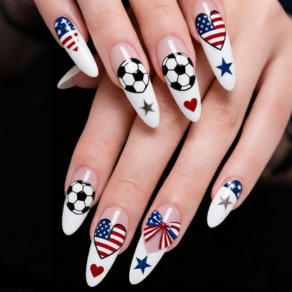 Kreatives Kunstnagelset mit sportlichen Motiven und patriotischen Symbolen Brehn