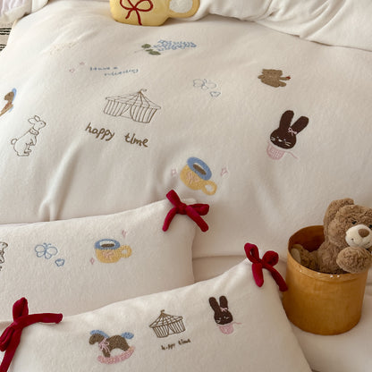 Niedliche bestickte Bettwäschegarnitur aus weichem Baumwollfleece mit Zierschleifen