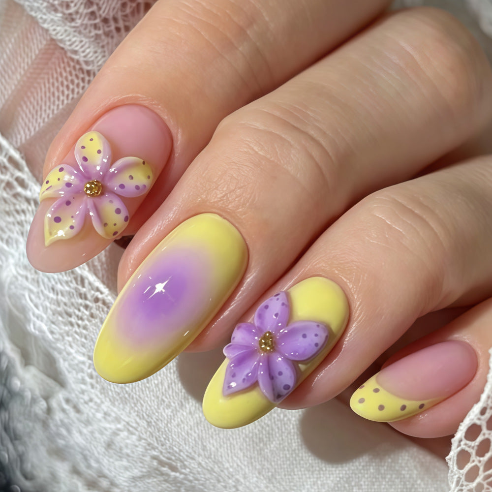 Kunstnägel mit Floralem 3D-Motiv Brehn