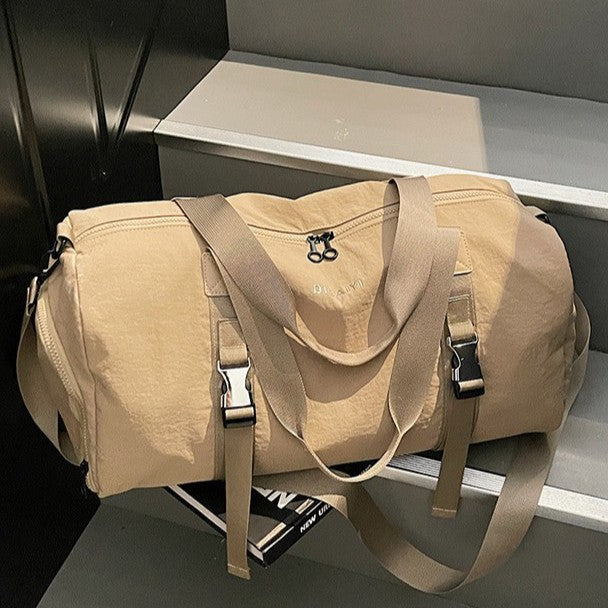 Sportliche Duffel-Tasche Mit Verstellbarem Schultergurt Und Ergonomischen Griffen Brehn