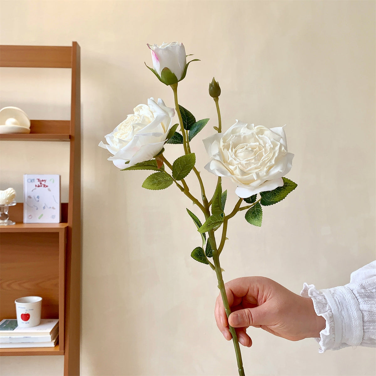 Realistische künstliche Rosenstängel