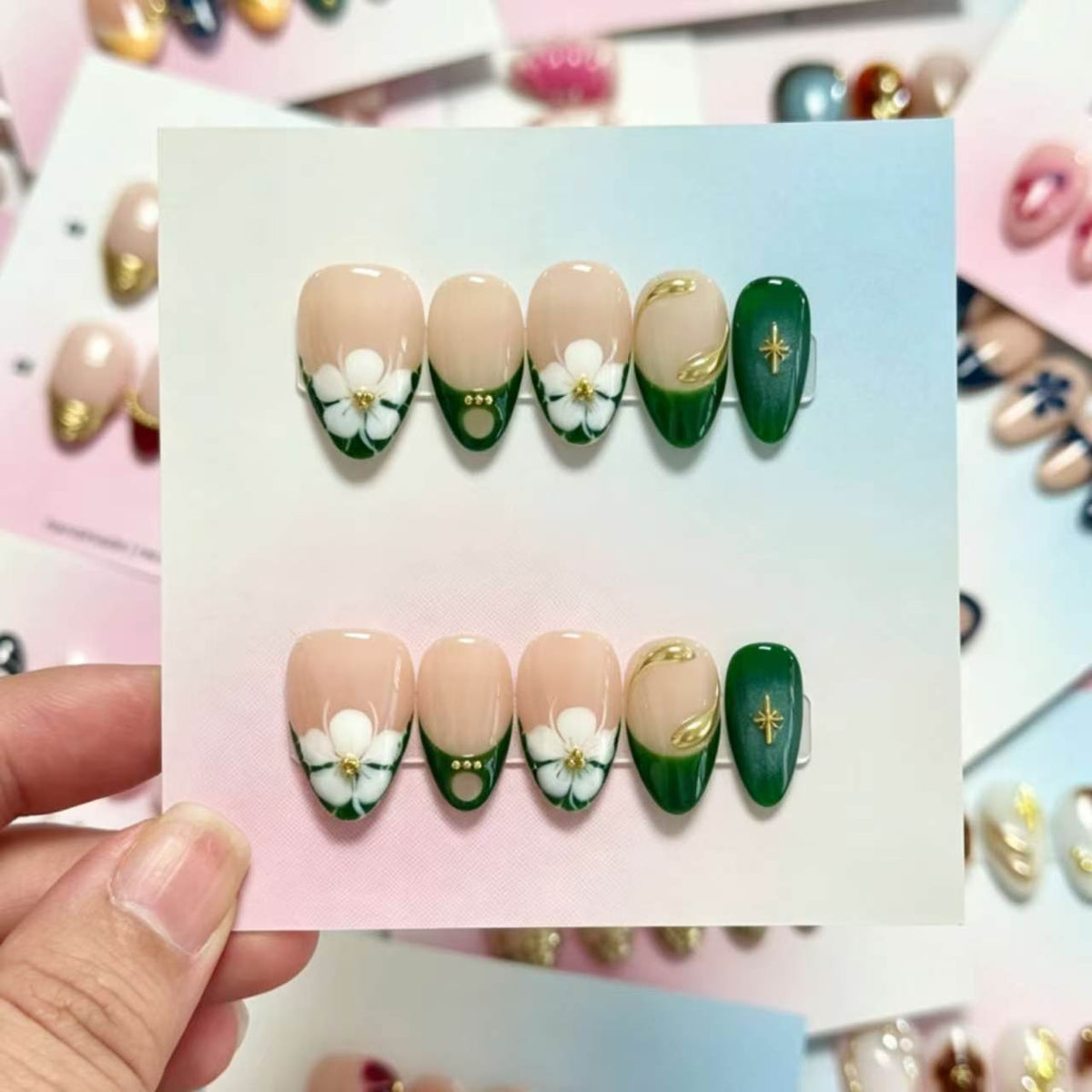 Dekoratives Handgefertigtes Press-On Nagelkunstset mit von Strand inspirierten Designs