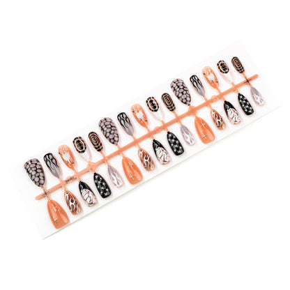 Edgy Künstlerische Press-On Nagelkunst Set Brehn