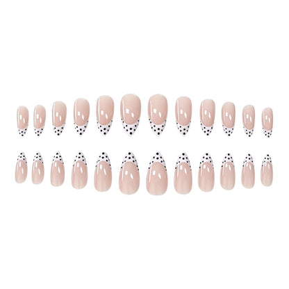 Trendige French Tip Nagelkunst Brehn