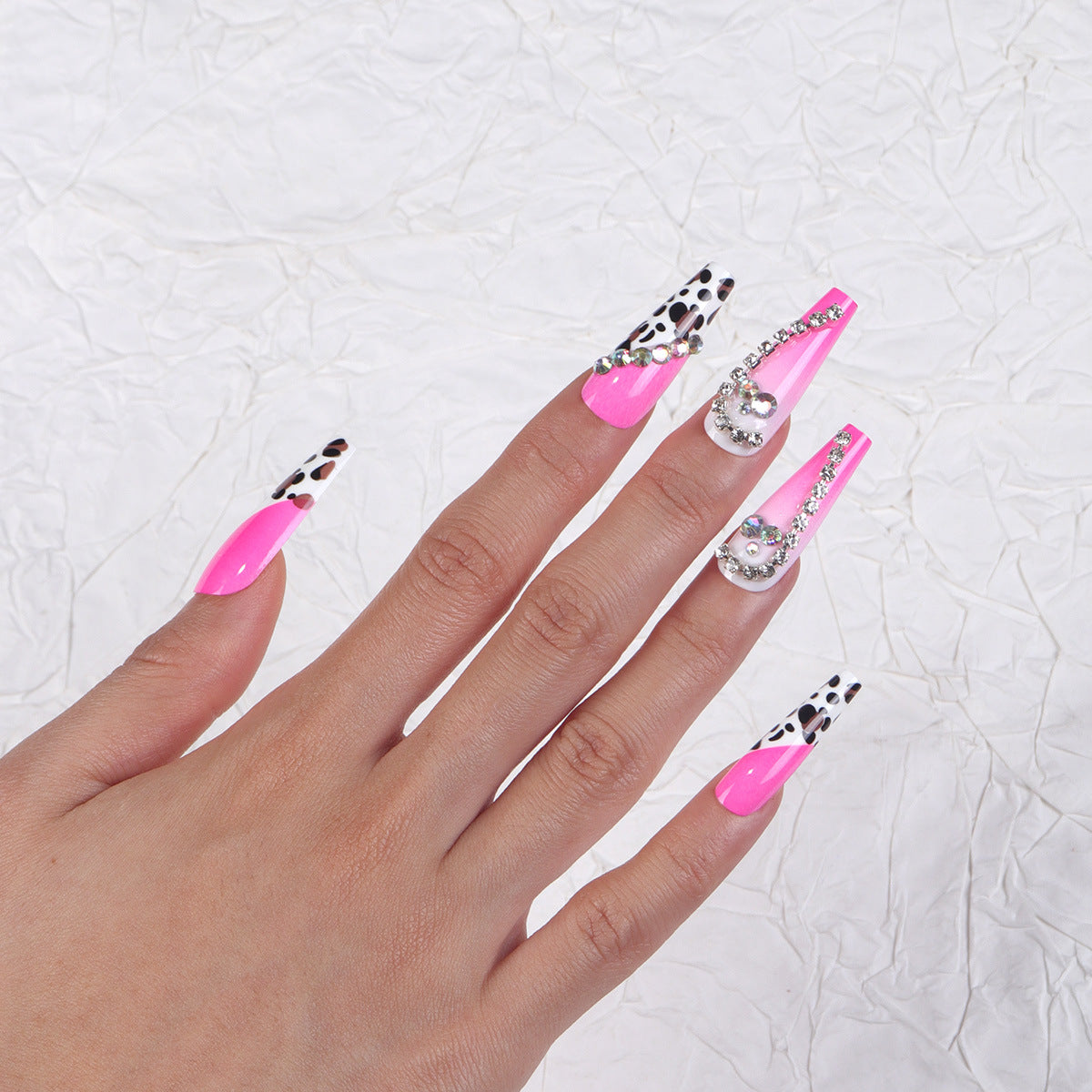 Glamorous Stiletto Press-On Nagelset mit Edelstein-Akzenten Brehn