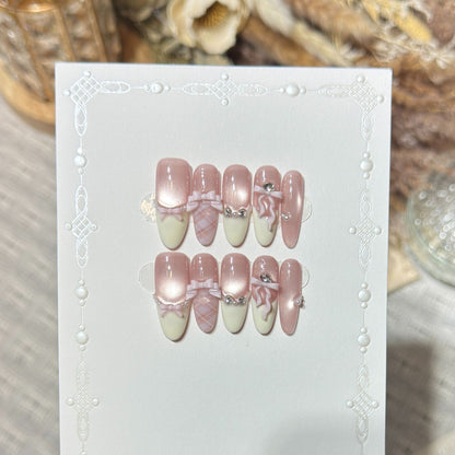 Elegantes Stiletto Presse-Nagel-Set mit dekorativem Schleifen- und Edelsteinakzenten Brehn