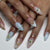 Elegante Nagelkunst im maritime Design mit Glitzer und 3D-Akzenten Brehn