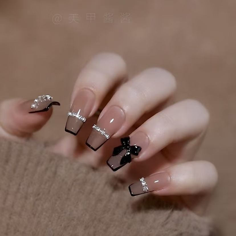 Kunstnegel-Set mit Glitzer und Schleifenmotiv Brehn