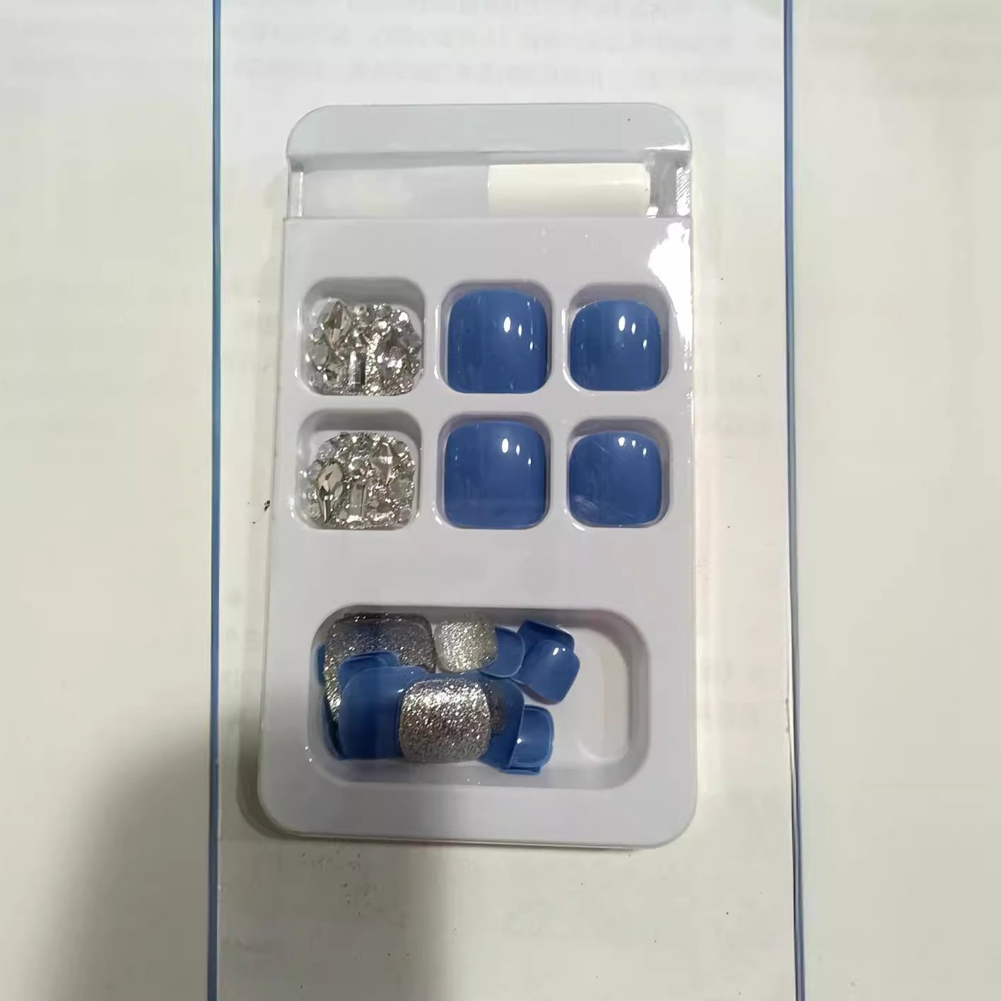 Dekoratives Press-On Nagelset mit Strassakzenten Brehn