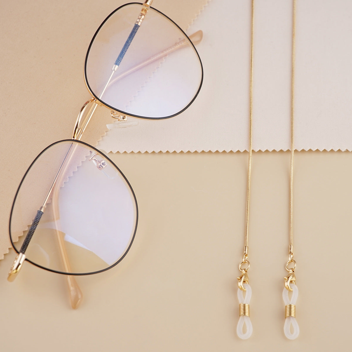 Sleek Metal Eyewear Kette Brehn