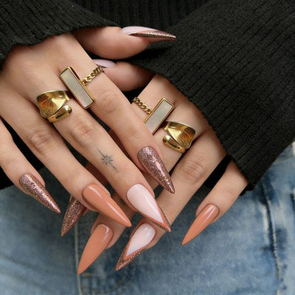 Stiletto-förmige Press-On-Nagelset mit Glitzerakzenten