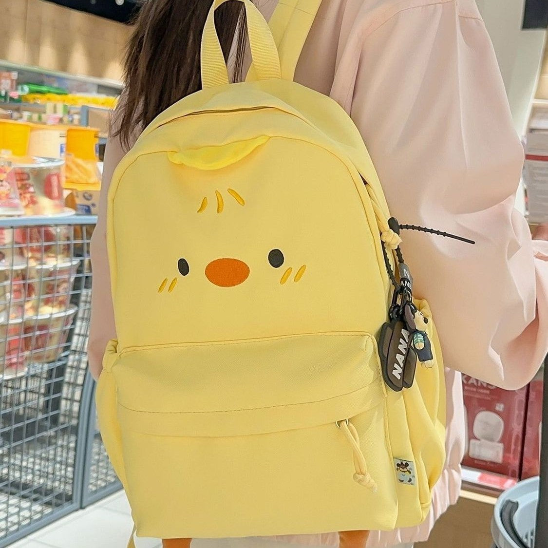 Kreativ Gestalteter Rucksack mit Plüschigen Applikationen Brehn