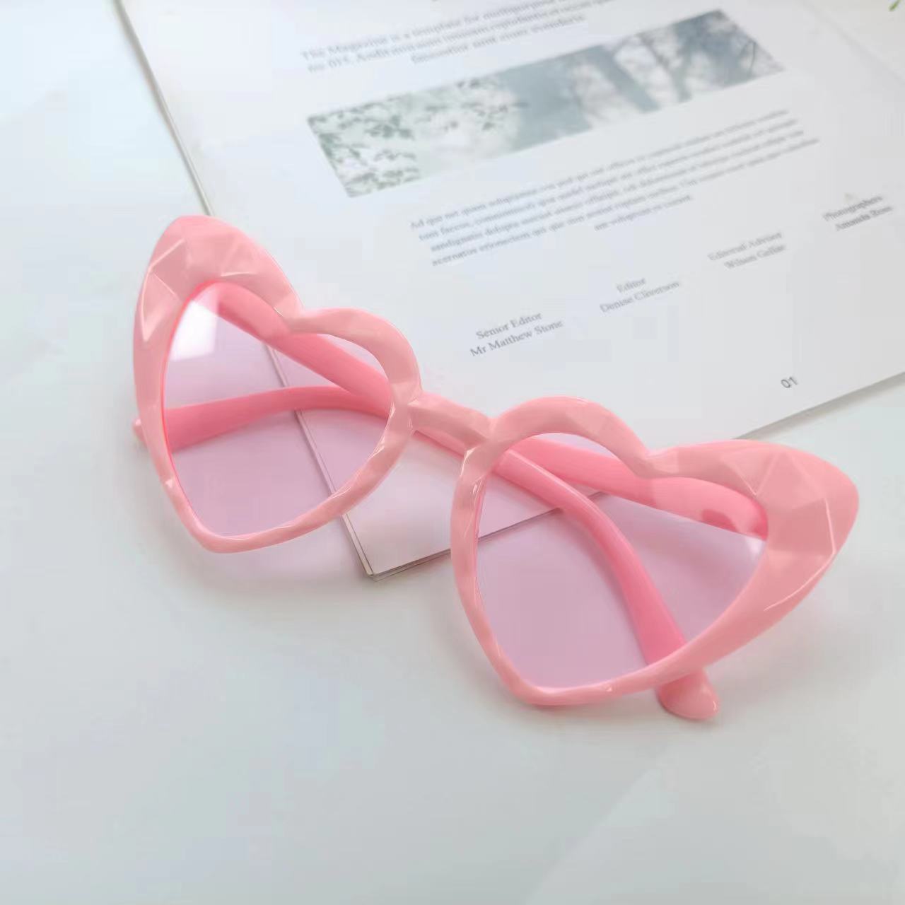 Damen Herzförmige Sonnenbrille mit transparenten Gläsern Brehn