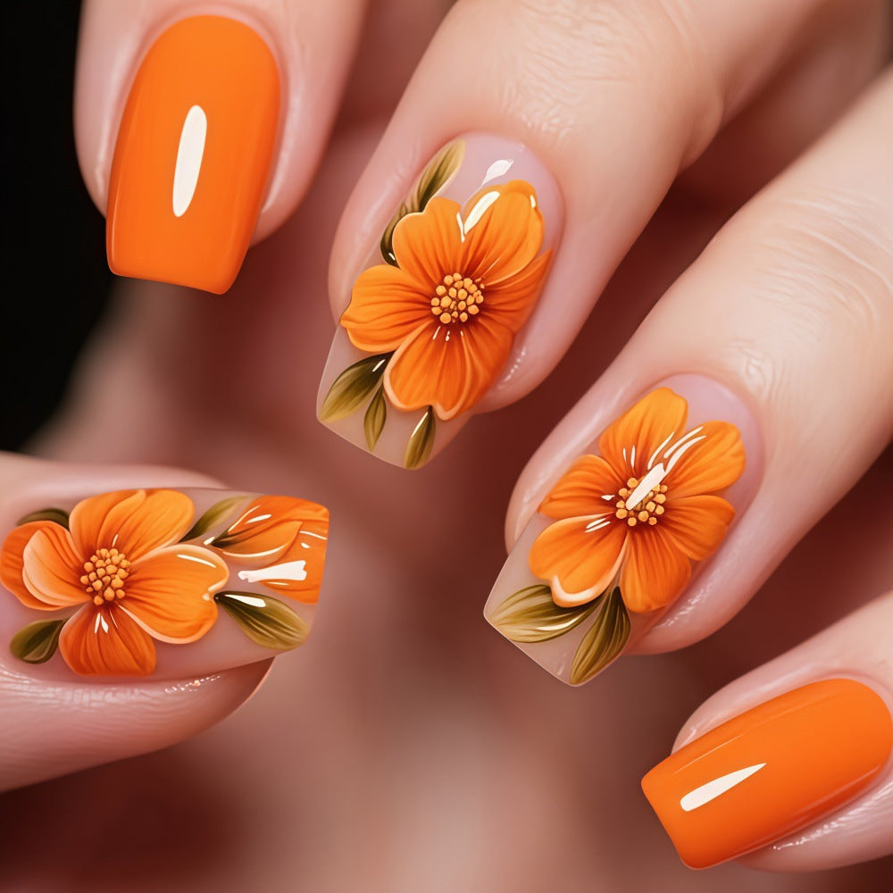 Kunstnägel mit Floralen Akzenten und Hochglanz-Finish Brehn