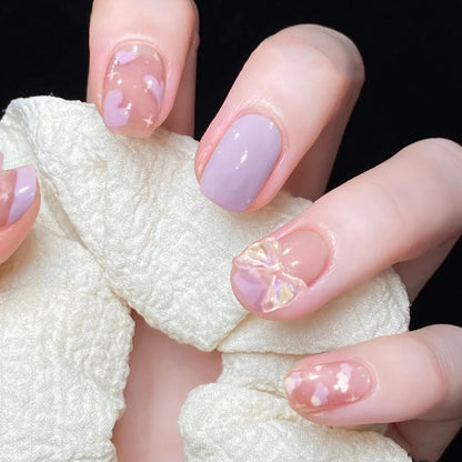 Kunstvolle Nagelverlängerungen mit elegantem Blattmuster Brehn