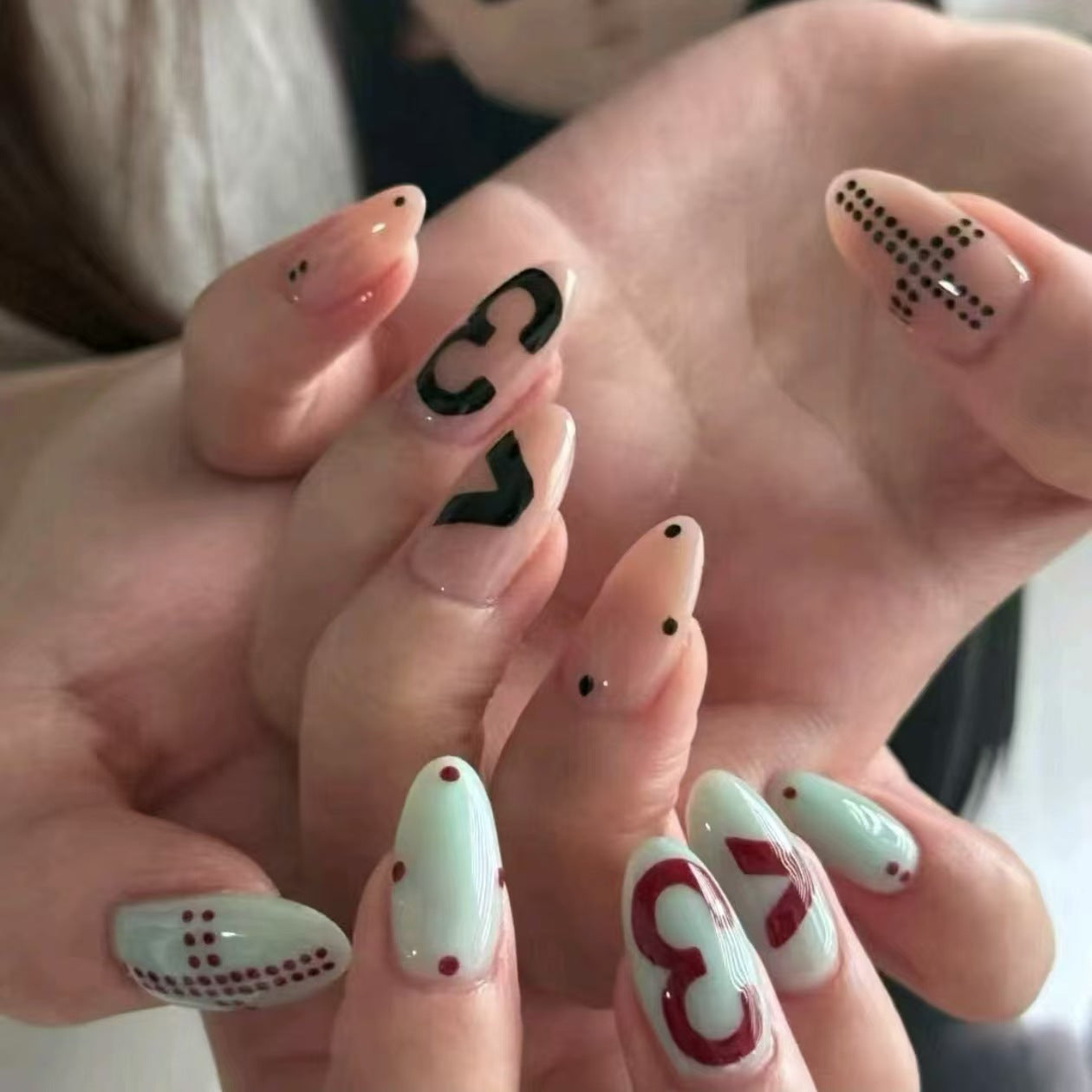 Stylisches Künstlerisches Press-On-Nagelset Brehn