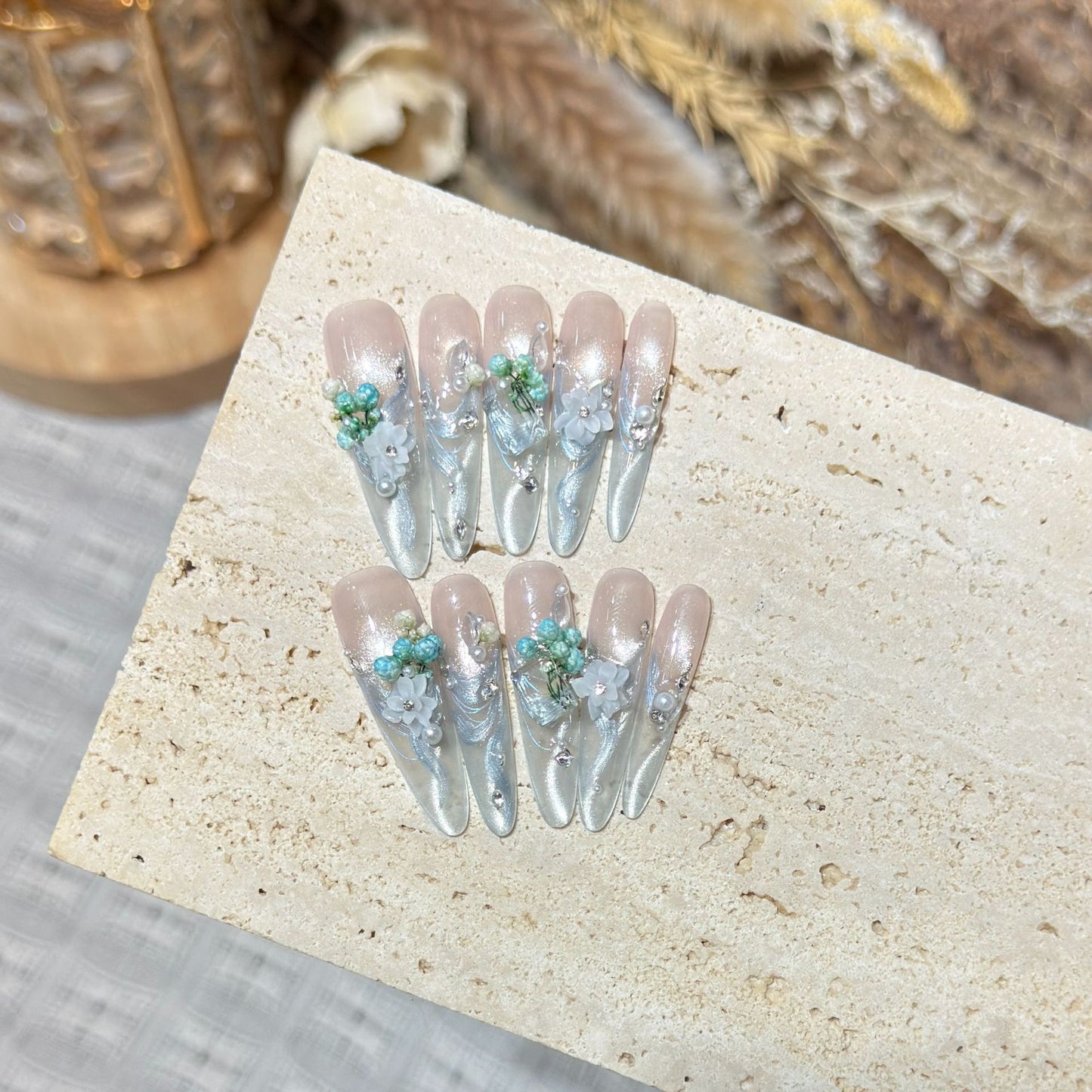 Elegante florale Stiletto-Nagelkunst Brehn