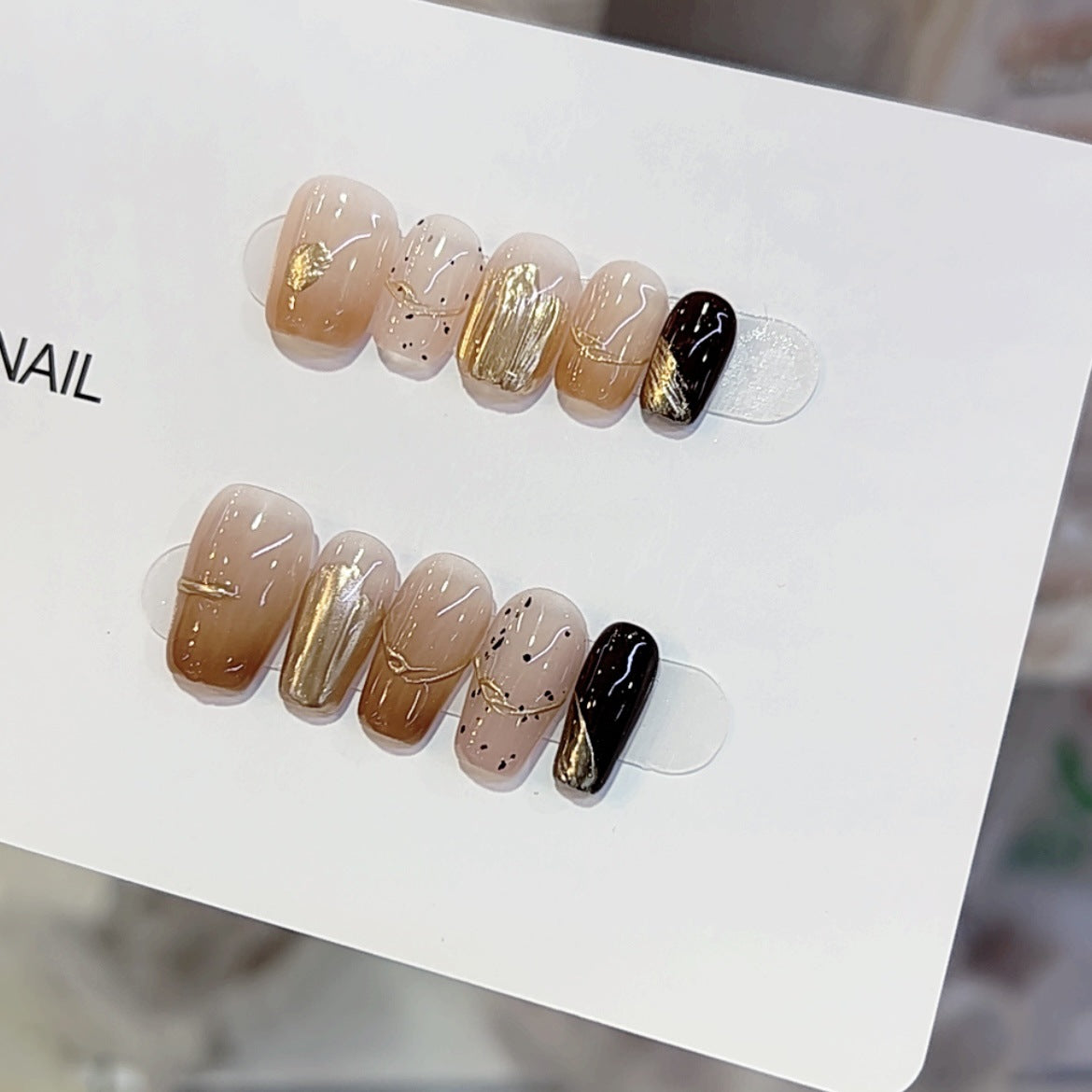 Künstlerisches Press-On Nageldesign Brehn