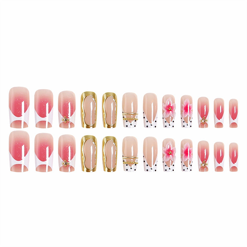 Kunstvolle 3D Nagelspitzen mit floralen Akzenten Brehn