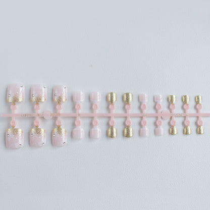 Elegante Blumengel-Nagelkunst