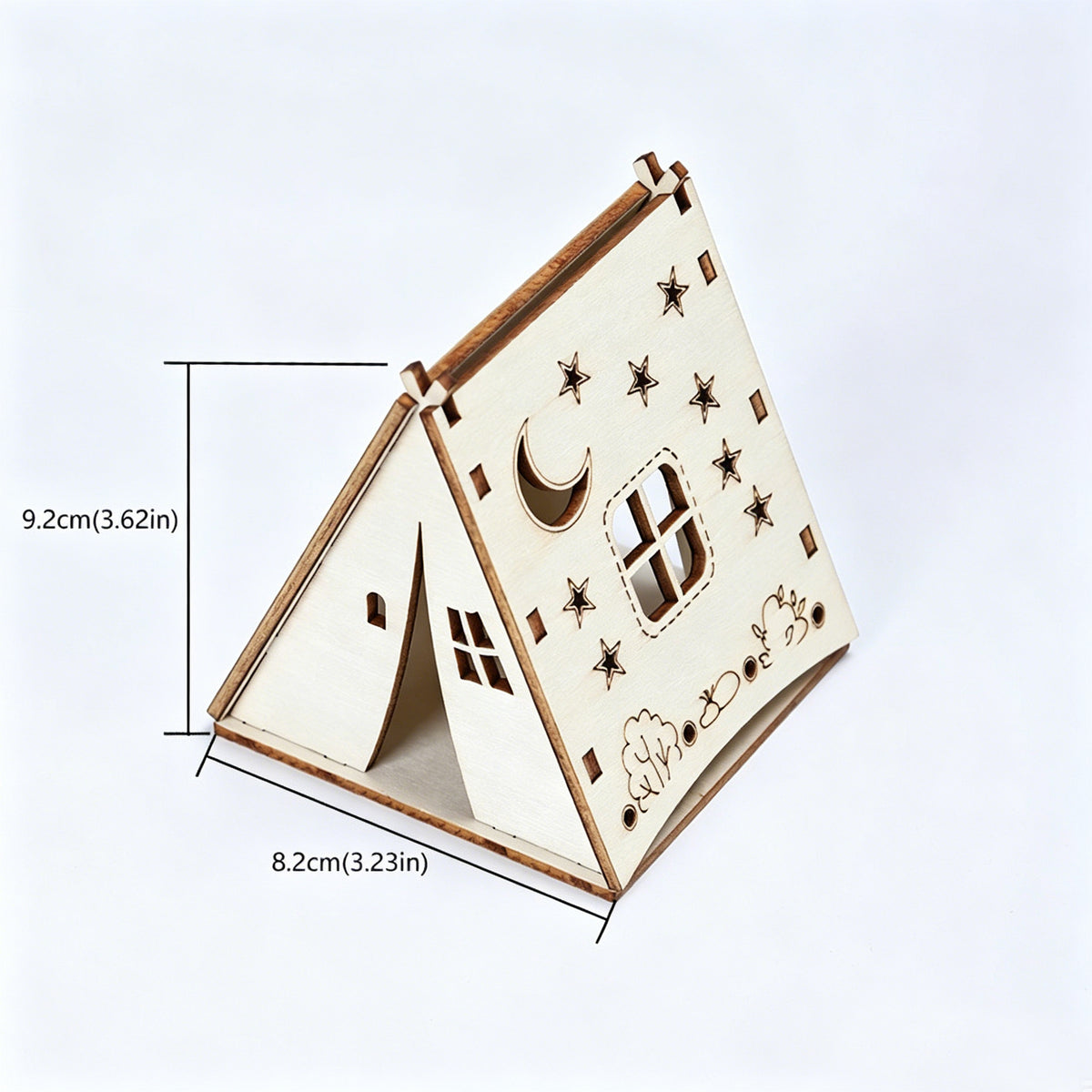 Dekorative Holzpyramide mit Sternenmotiv