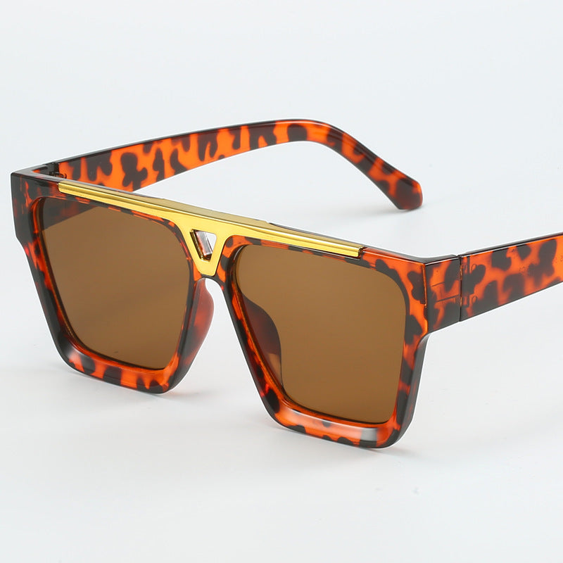 Damen modische oversized Sonnenbrille mit stilvollem goldenen Akzent Brehn