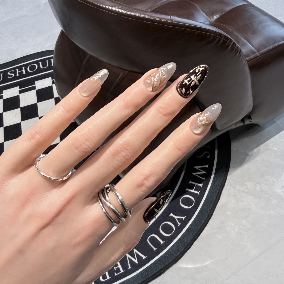 Künstlerische Press-On Nagelkollektion Brehn