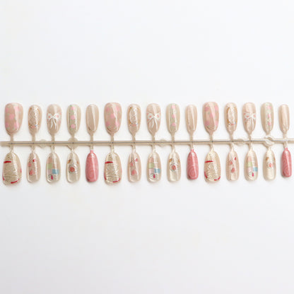 Dekoratives Press-On Nagelkunstset mit künstlerischen Designs Brehn