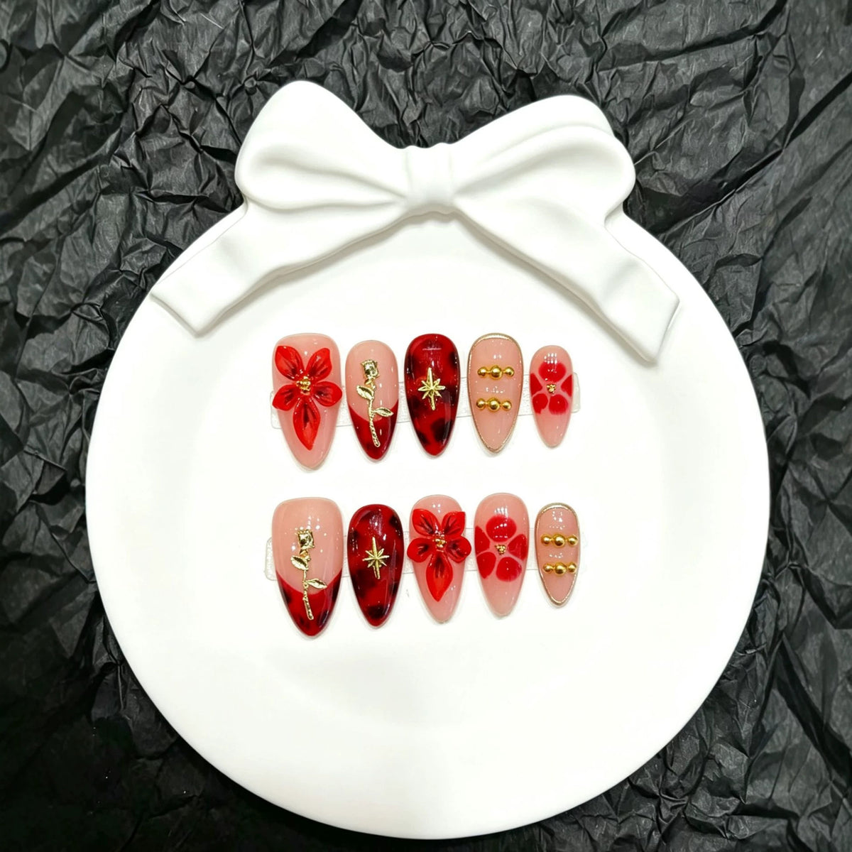 Künstlerisches florales Design Press-On Nagelkunst