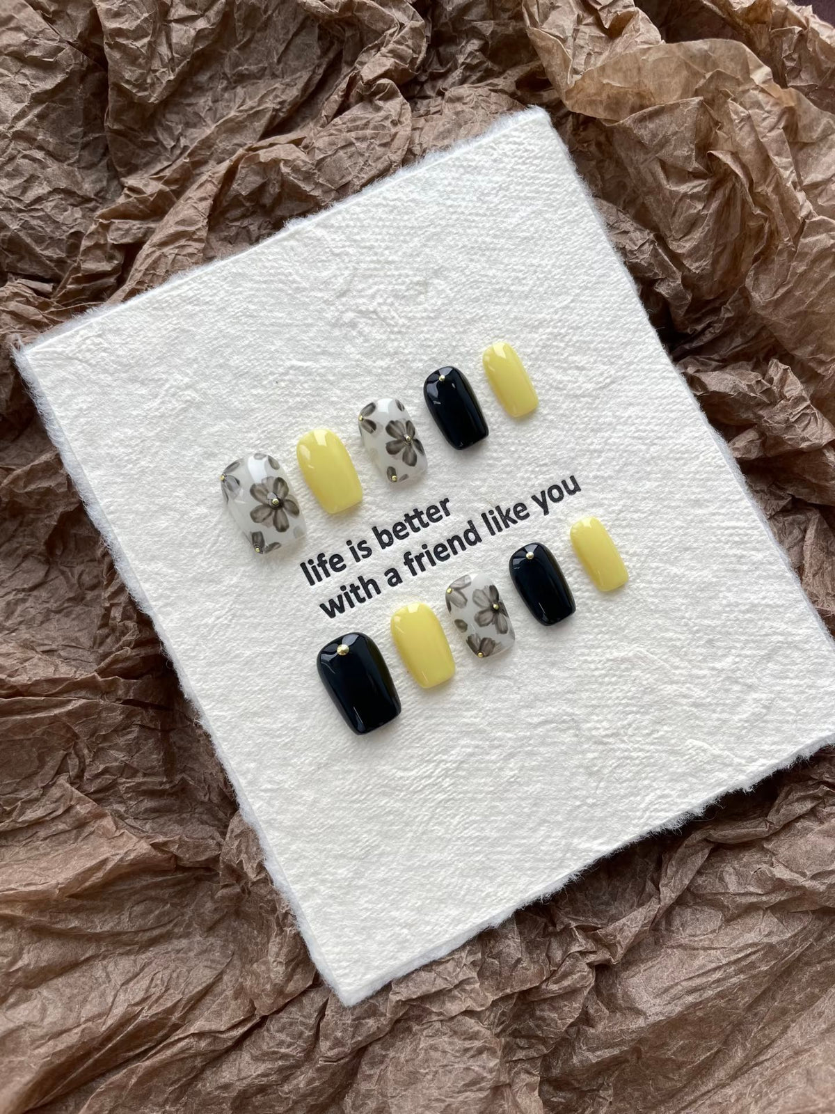 Künstlerisches Floral-Akzent Press-On Nagelset