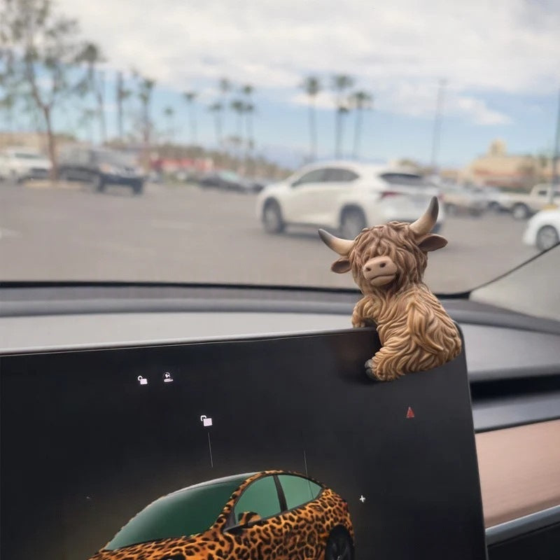 Highland Cow Dashboard Figurine Brehn