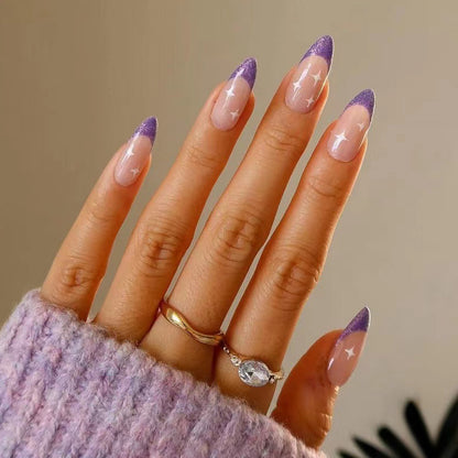 Kunstvolle Stiletto-Nägel mit Glitzer-Design Brehn