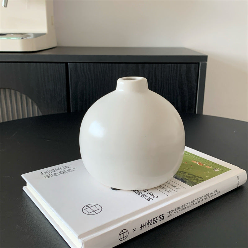 Minimalistische Keramikvase
