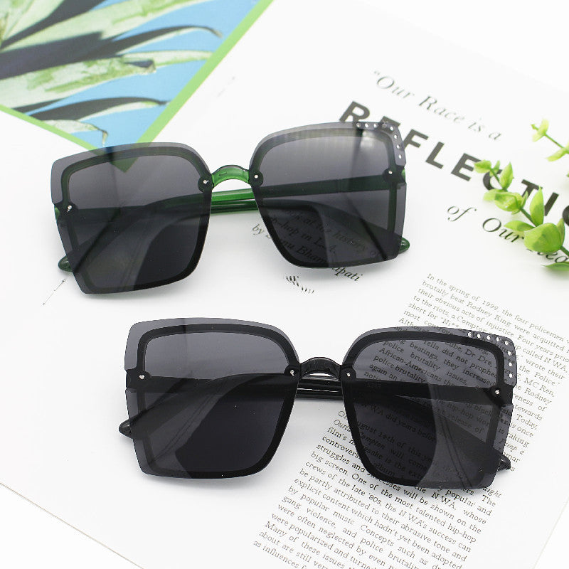 Damen Quadratische Sonnenbrille mit funkelnden Rahmenakzenten Brehn