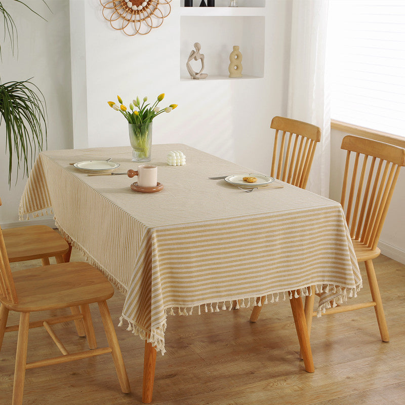 Gestreifte dekorative Tischdecke