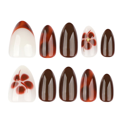 Kunstvolle Nagelverlängerungen mit eleganten floralem und glanzvollem Design Brehn