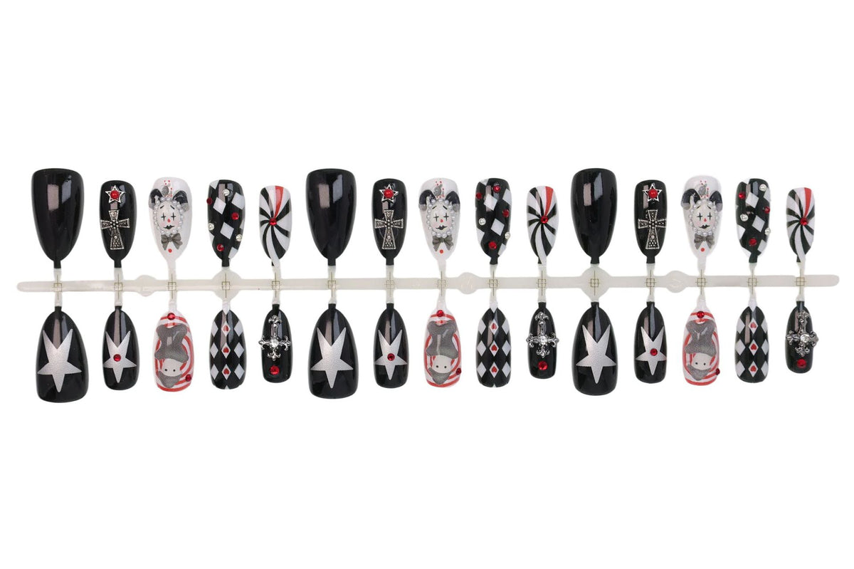 Kunstnagelset mit kreativen Halloween-Motiven und eleganten Akzenten Brehn