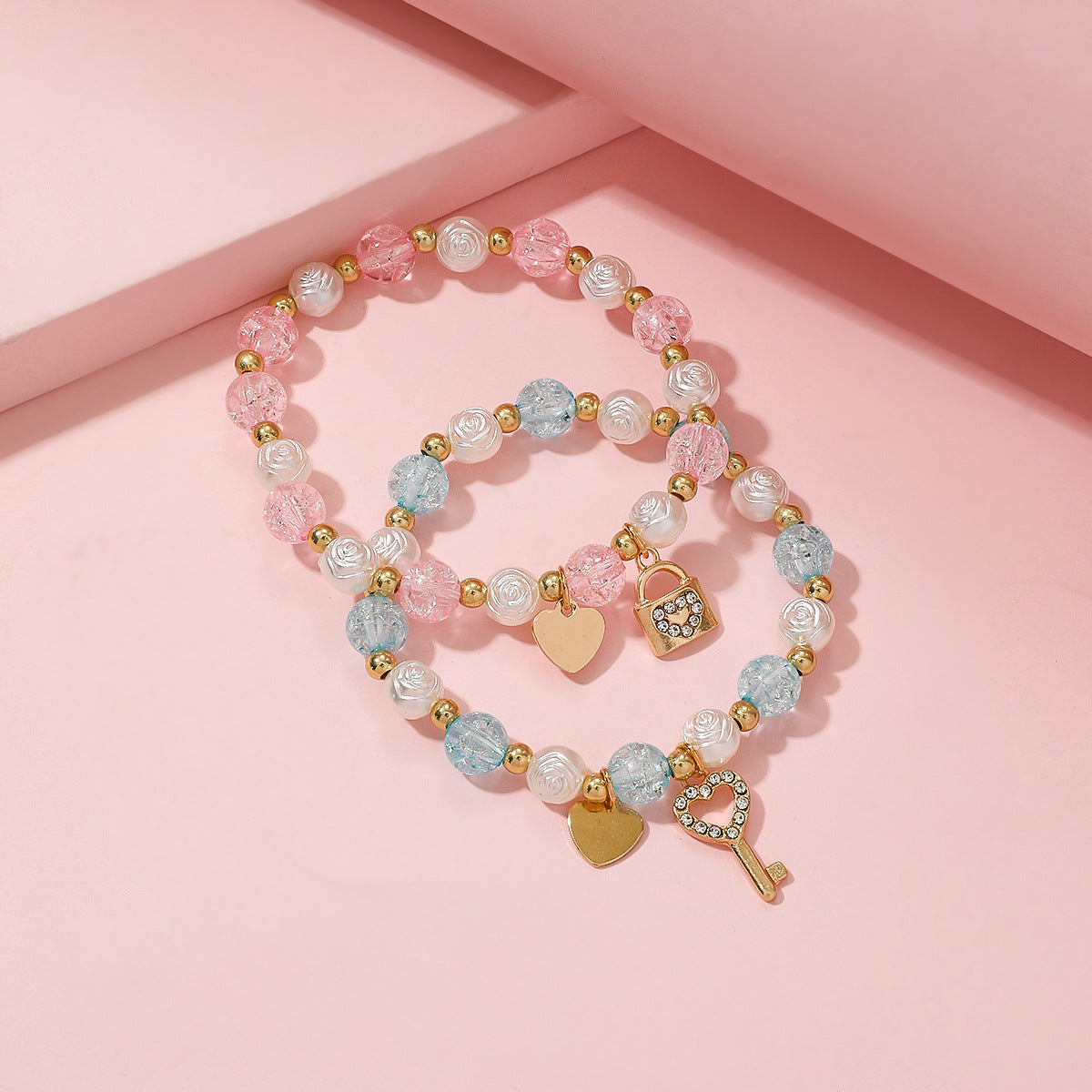 Verspieltes Armbandset mit Herz- und Schlüsseldesign Brehn