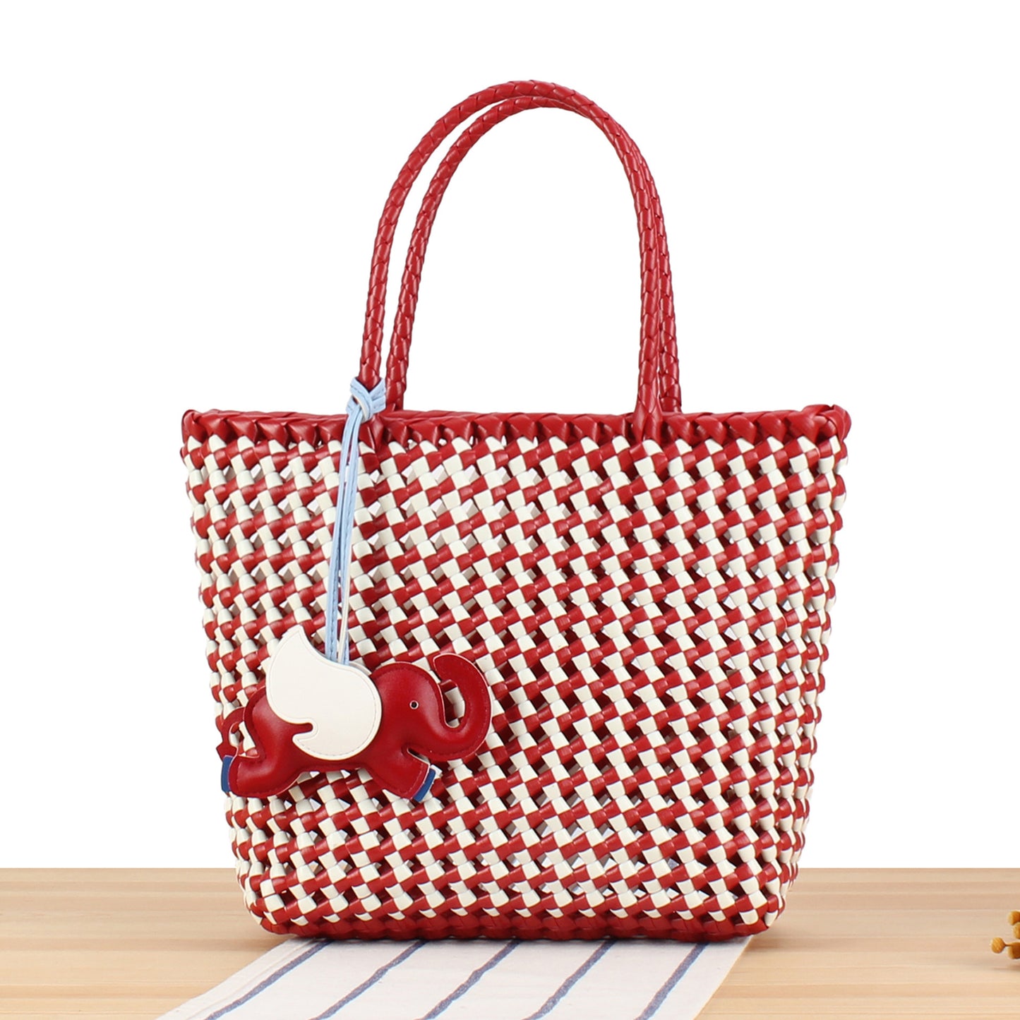 Kreative Basttasche mit Verspieltem Elefantenschmuck Brehn