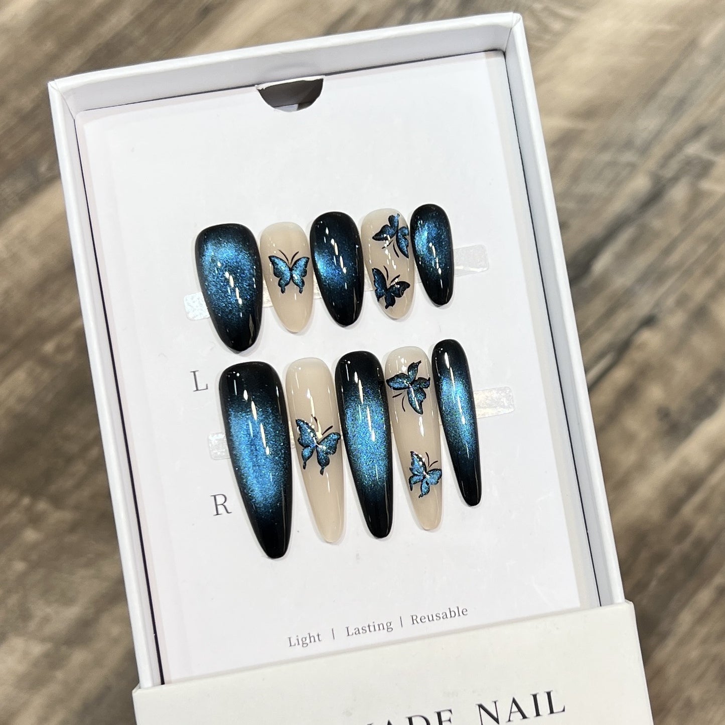 Künstlerisches Schmetterlings-Akzent Press-On Nagelset Brehn