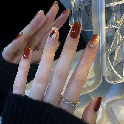 Elegantes Press-On-Nagelset mit funkelnden Spitzenakzenten Brehn
