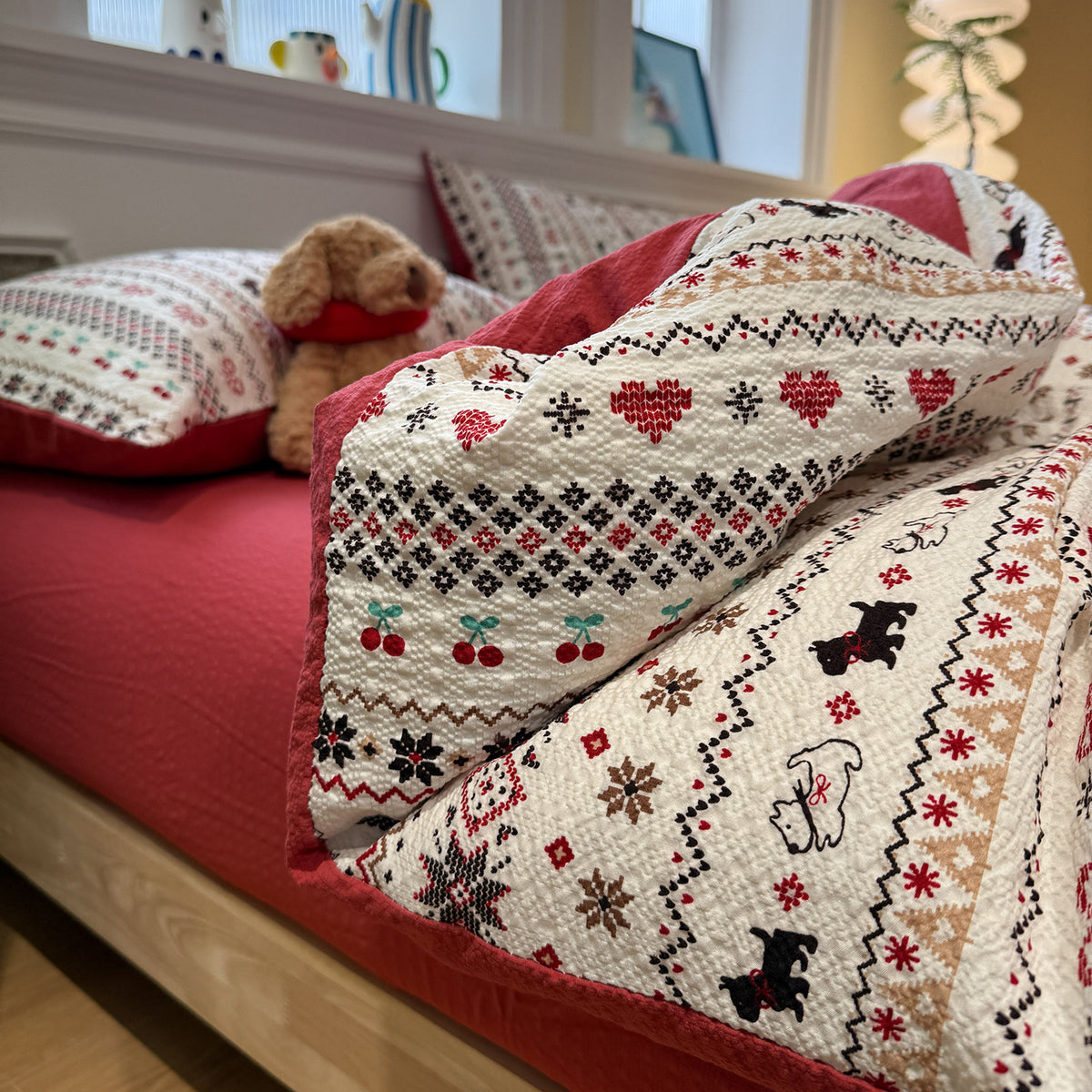 Gesteppte Baumwoll-Bettwäsche mit nordischem Rentier-Patchwork