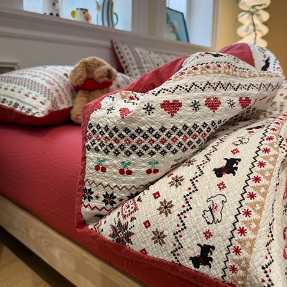 Gesteppte Baumwoll-Bettwäsche mit nordischem Rentier-Patchwork