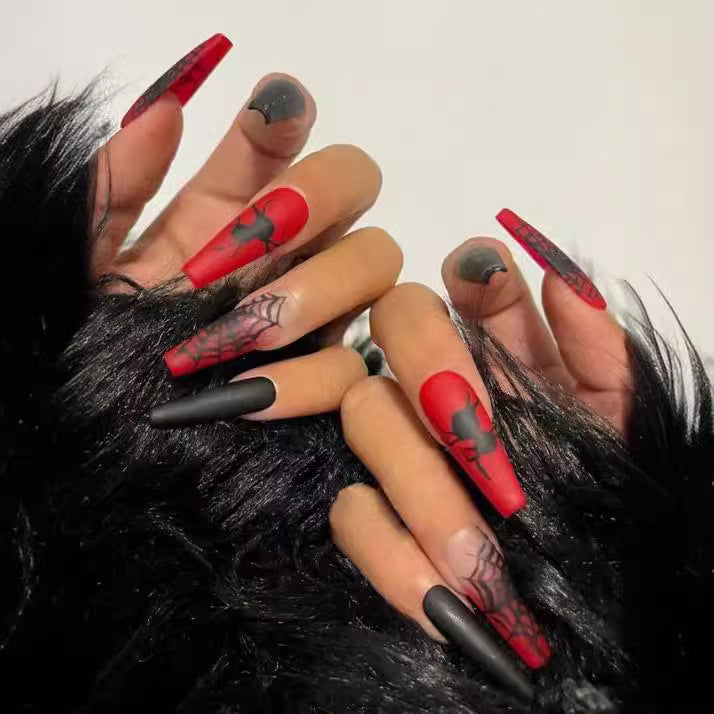 Künstlerisches Press-On Nageldesign mit Tropfeneffekt Brehn