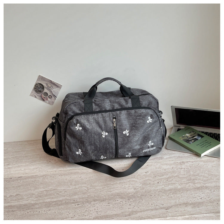 Damen geräumige Sport- und Reisetasche mit eleganten Details Brehn