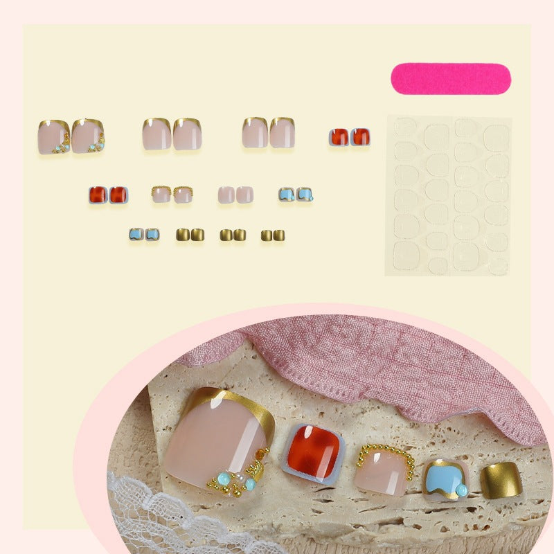 Kunstnagelset mit eleganten goldenen Akzenten Brehn